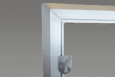 壁付けプレート(縦フレームに取付)